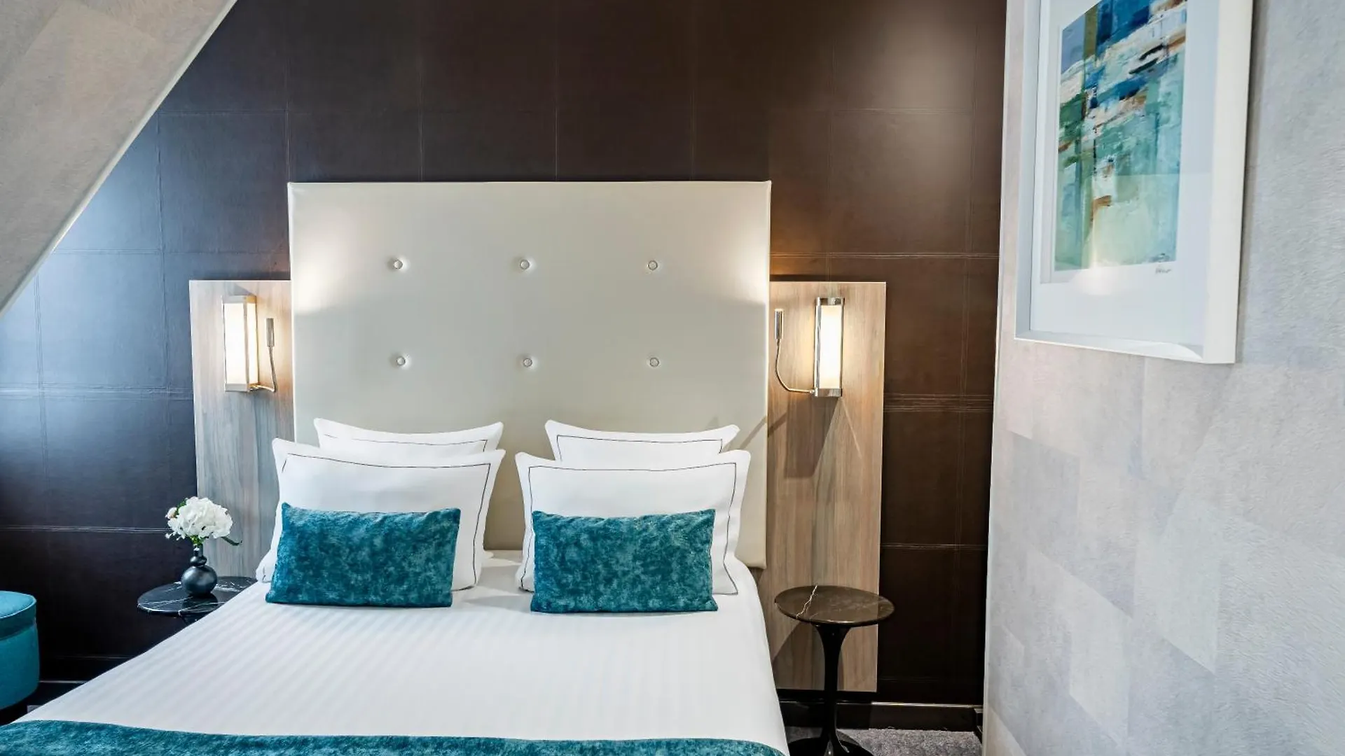 ***  Hotel De La Paix Tour Eiffel Paris France