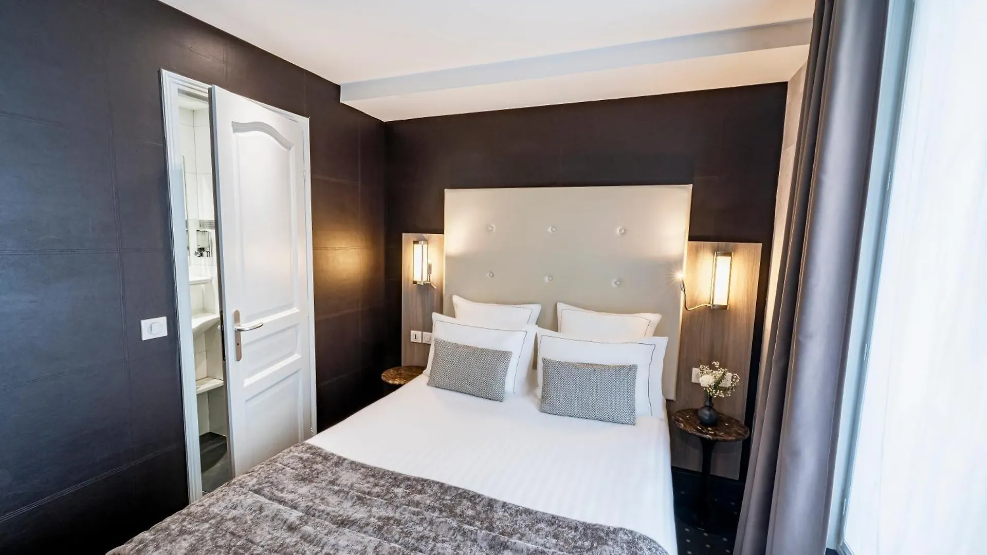 Hotel De La Paix Tour Eiffel Paris 3*,