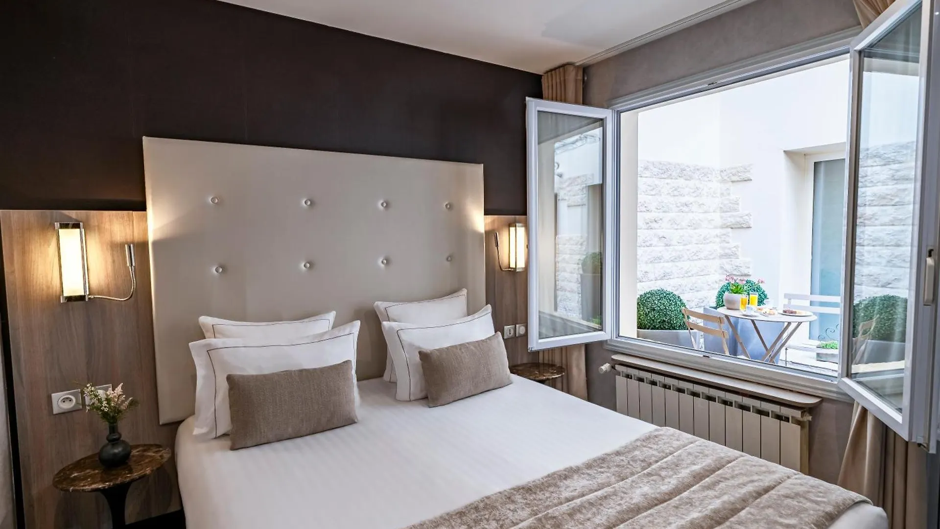 Hotel De La Paix Tour Eiffel Paris France