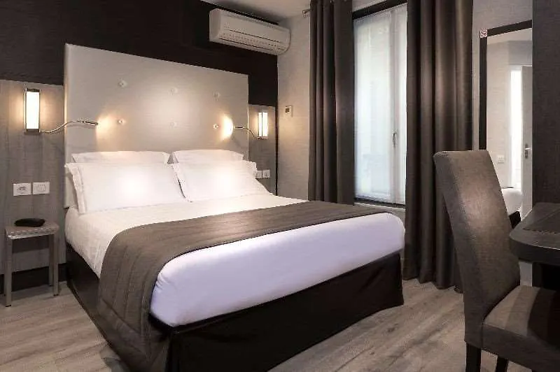 ***  Hotel De La Paix Tour Eiffel Paris France